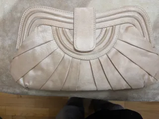 Bolso de mano beige para fiesta