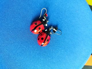 Pendientes mariquita hechos a mano