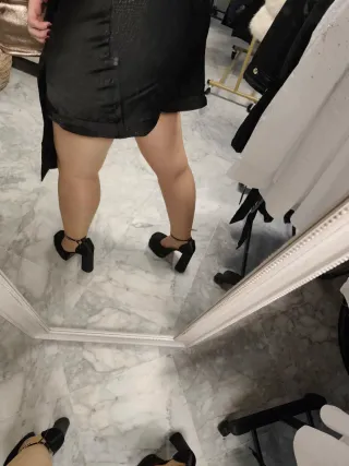 Mini abito nero con foulard