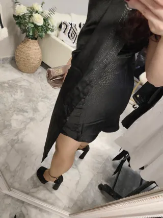 Mini abito nero con foulard