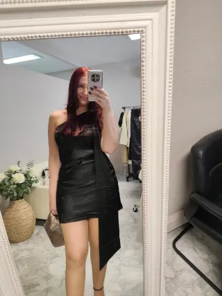 Mini abito nero con foulard