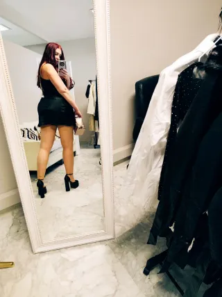 Mini abito nero con foulard