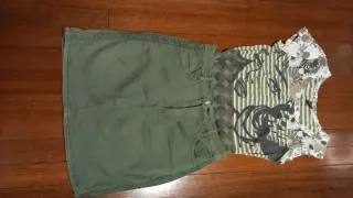 Falda vaquera verde y camiseta estampada