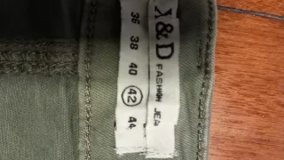 Falda vaquera verde y camiseta estampada