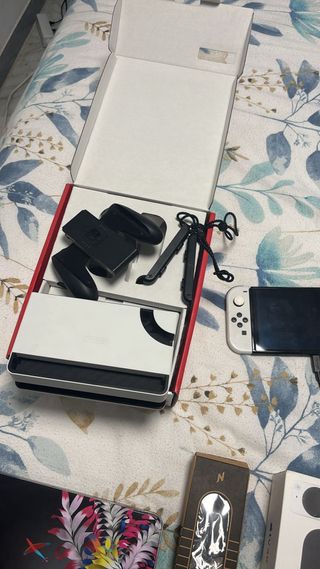 Nintendo Switch OLED Bianca e Nera