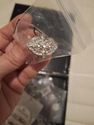 Anillo espectacular plateado