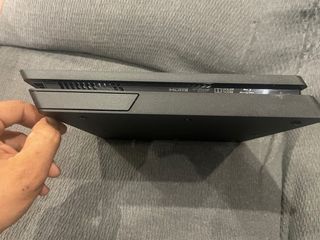 PS4 Slim 1TB + 1 mando + 6 juegos + mochila