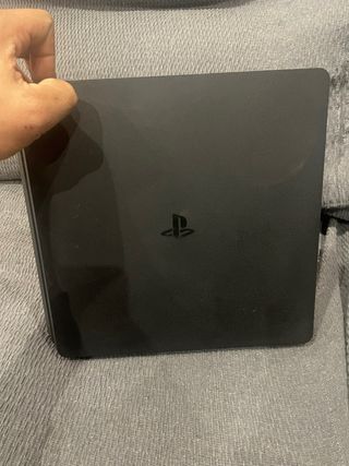 PS4 Slim 1TB + 1 mando + 6 juegos + mochila
