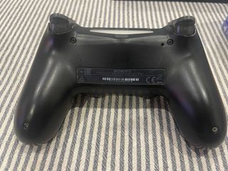 PS4 Slim 1TB + 1 mando + 6 juegos + mochila