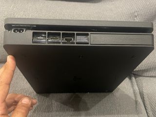 PS4 Slim 1TB + 1 mando + 6 juegos + mochila