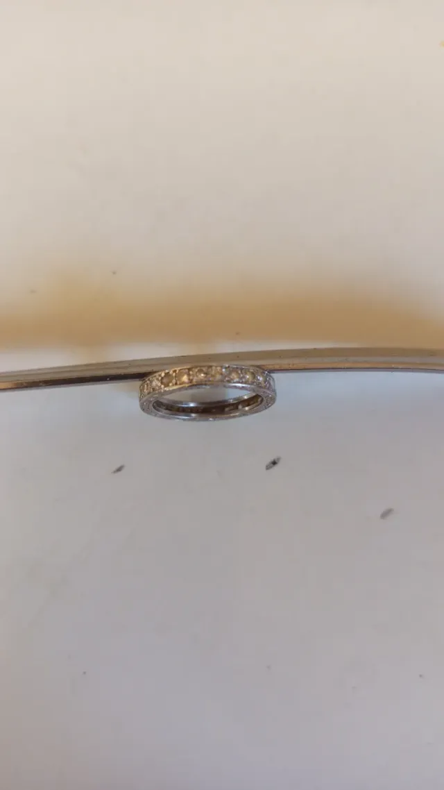 Anello in oro bianco e diamanti