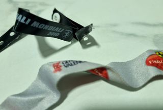 Colgante y Pulsera Final Mundial Ferrari 2010