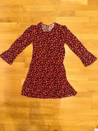 Vestido de flores corto manga larga