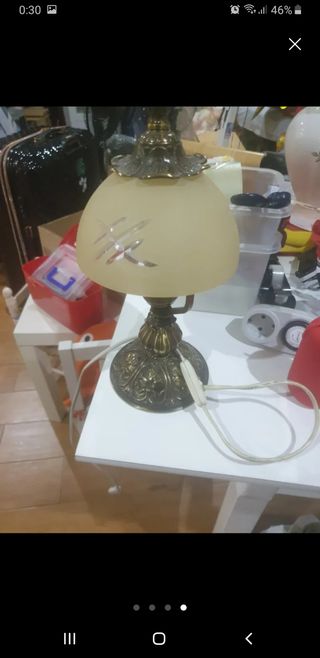 Lámpara de mesilla antigua pequeña