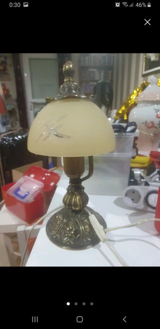 Lámpara de mesilla antigua pequeña