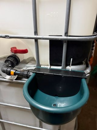 Depósito agua 1000 l con bebedero