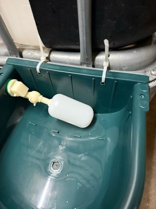 Depósito agua 1000 l con bebedero