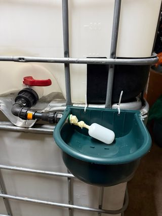 Depósito agua 1000 l con bebedero