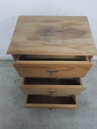 Mesita de noche rústica de madera