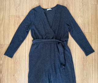 Mono largo gris oscuro Mango manga larga