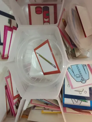 Maletín infantil con pictogramas educativos