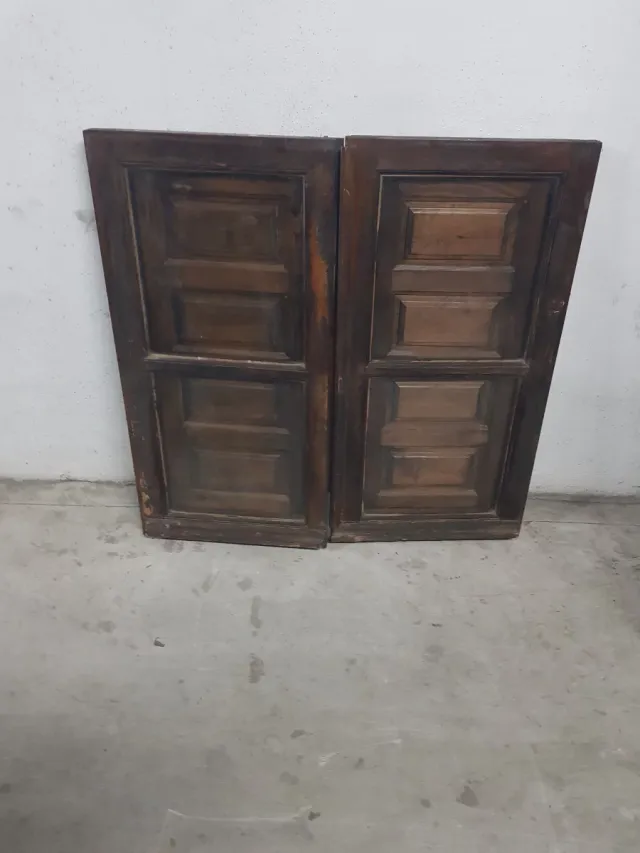 Ventana antigua de madera con postigos 90 x 90 cm