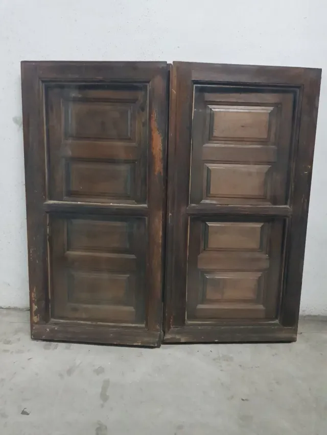 Ventana antigua de madera con postigos 90 x 90 cm