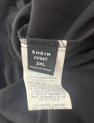 blusa camiseta negra fruncida de manga larga