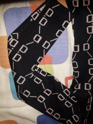 Jersey negro con estampado geométrico