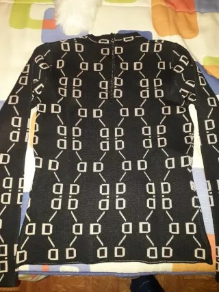 Jersey negro con estampado geométrico