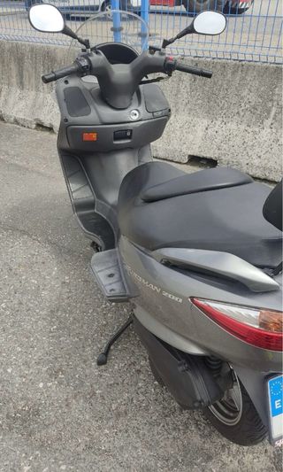 Suzuki Burgman 200 Gris