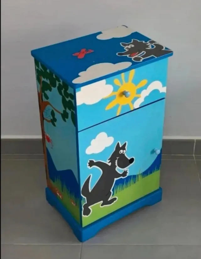 Mueble infantil de madera pintado