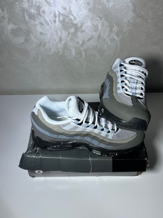 Nike Air Max 95 Gris y Blanco