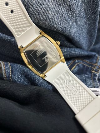 Reloj Guess Dorado y Blanco