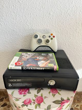Xbox 360 Slim + FIFA Street