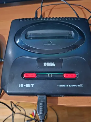 Sega Mega Drive II + Mando + 2 Giochi
