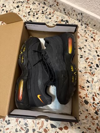 Zapatillas Nike Air Max 95 Negras Naranja