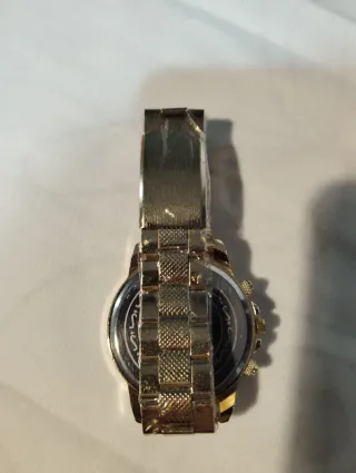 Reloj Dorado con Correa Plateada