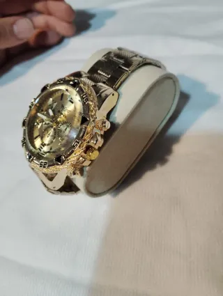 Reloj Dorado con Correa Plateada