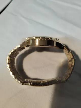 Reloj Dorado con Correa Plateada