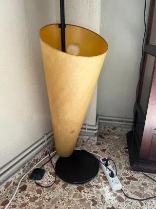 Lámpara de pie vintage papel y metal