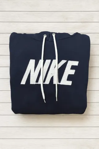 Sudadera Nike vintage. Azul marino y logo bordado.