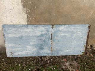 Puerta de hierro antigua