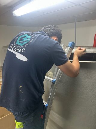 BUSCAMOS ELECTRICISTAS