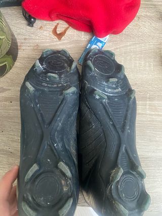 Botas de fútbol negras