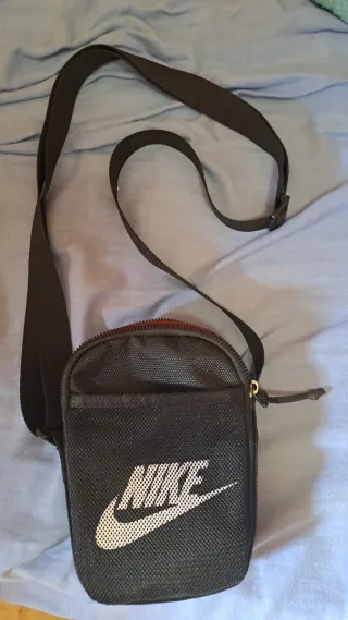 Bolso riñonera Nike negro