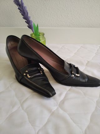 Zapatos de piel, de tacón negros para mujer