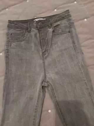 Vaquero gris tiro alto, talla 34, pull & bear