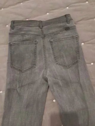 Vaquero gris tiro alto, talla 34, pull & bear