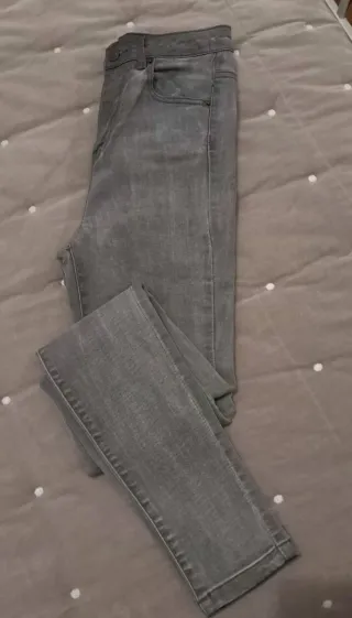 Vaquero gris tiro alto, talla 34, pull & bear